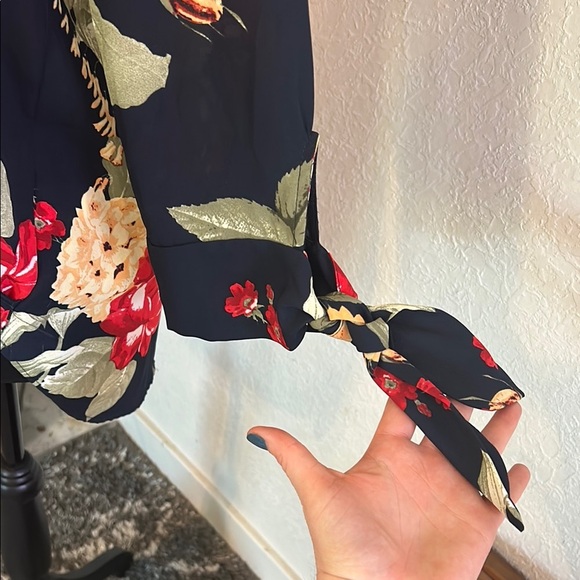 West Kei Floral Wrap Blouse, size s - Picture 4 of 7